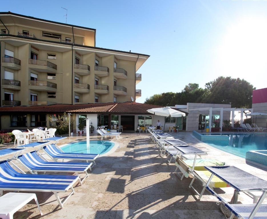 Bristol Hotel 4*